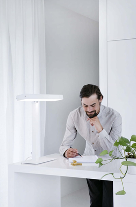 INNOLUX Valovoima LED Antidepresívna stolná lampa