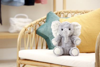 Cloud b® Eli The Elephant On The Go™, plüssjáték/kisállat dallamelefánttal, 0 m+