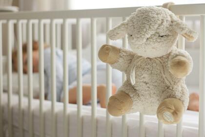 Cloud b®Sleep Sheep™ - Plyšová hračka/Zvieratko s melódiou Spiaca ovečka