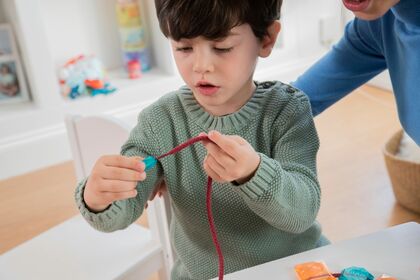 Miniland Sada na navlékání - 32 kusů, od 3r - 6r