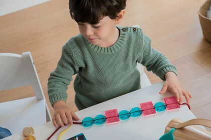 Miniland Sada na navlékání - 32 kusů, od 3r - 6r