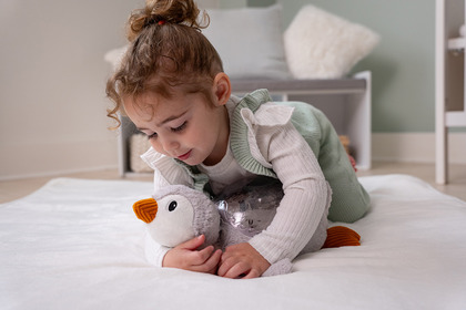 Cloud b®  Tranquil Penguin ECO™ - Nočné svetielko s melódiou, tučniak