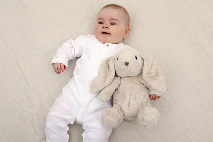 Cloud b® Love Light Buddies - Billy Bunny ™ Nočné svetielko s melódiou, Zajko, 0m+