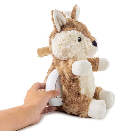 Cloud b® Love Light Buddies - Finley Fawn ™ Nočné svetielko s melódiou, Srnka, 0m+