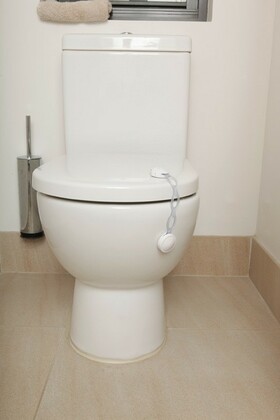 Dreambaby  Nastaviteľný bezpečnostný zámok na skrinky, 1ks