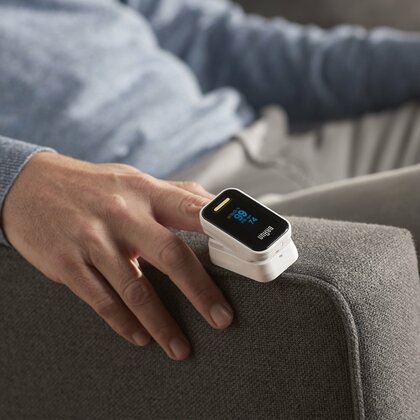 BRAUN 1 YK-81CEU Pulzný oxymeter s OLED displejom