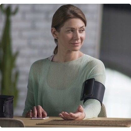 OMRON EVOLV ALL-IN-ONE, Ramenný bezhadičkový tlakomer