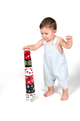 Miniland Hrnčeková pyramida s pestrými vzory, 9m-2r