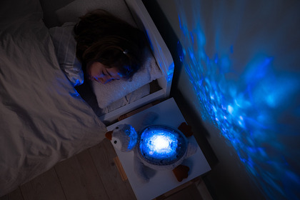 Cloud b®  Tranquil Penguin ECO™ - Nočné svetielko s melódiou, tučniak