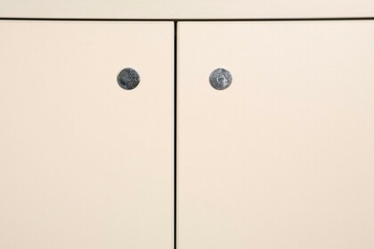 Dreambaby  Magnetické madlo na skrinky  1ks madlo + 4ks podložky