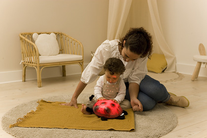 Cloud b® Tranquil Turtle™ Nočné svetielko s projektorom, Lienka