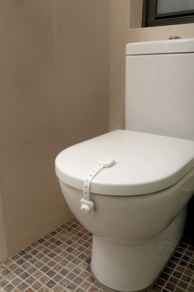 Dreambaby Twist 'n Lock multifunkcionális biztonsági védelem fiókokhoz, szekrényekhez stb. 2db