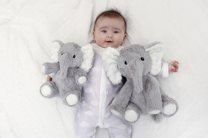 Cloud b® Eli The Elephant On The Go™, plüssjáték/kisállat dallamelefánttal, 0 m+