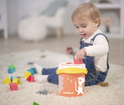 Miniland Eimer mit Blöcken zum Sortieren von Formen, Lachs