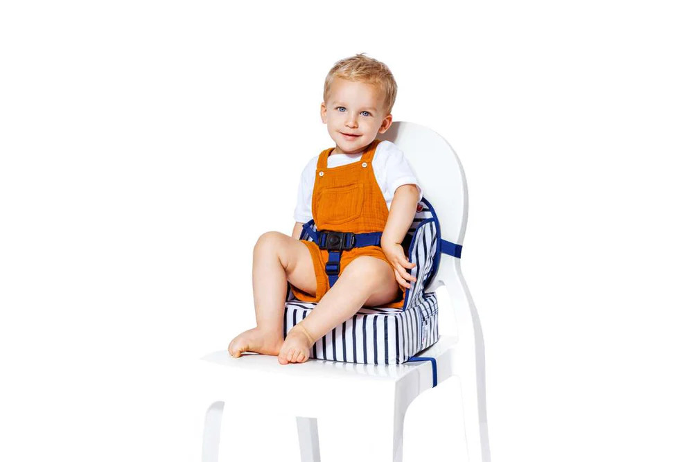 BabyToLove Easy Up Prenosná detská stolička/podsedák – modré pásiky