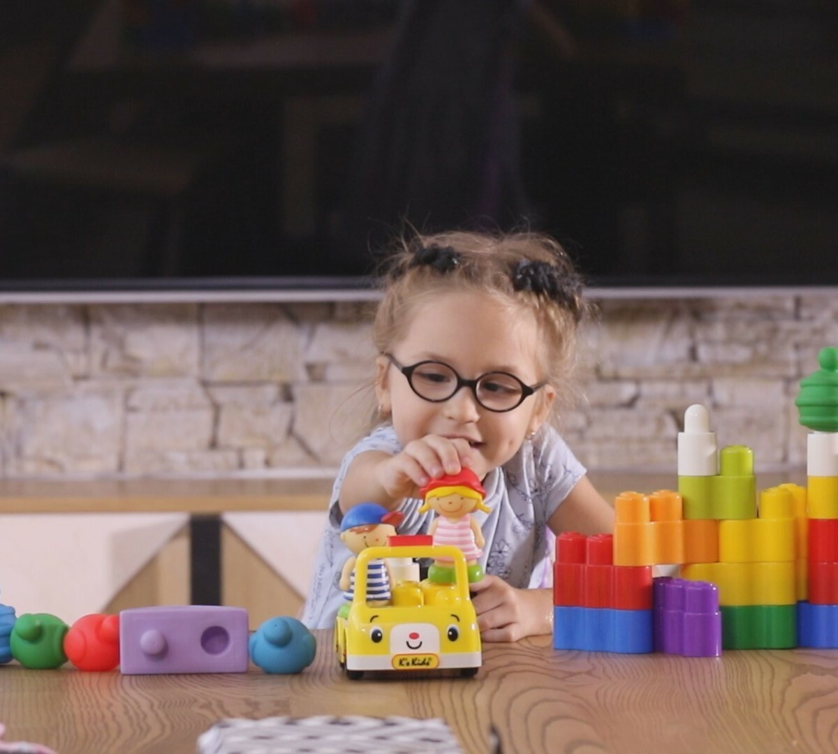 Ks Kids Diaľkovo ovládaný školský autobus - sada kociek