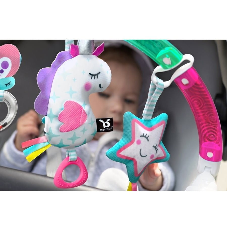 BenBat Senzorická hrazdička s hračkami na kočík a autosedačku - jednorožec