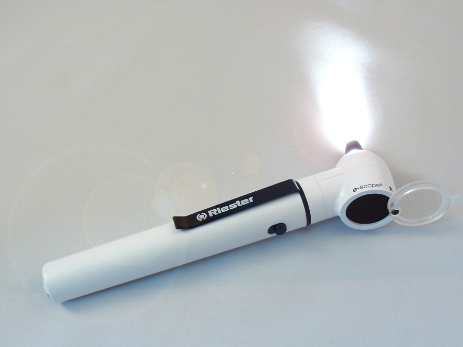 Riester e-scope® Optický otoskop s inovatívnym 3,7V (5500 K) LED svetlom, v púzdre, čierny