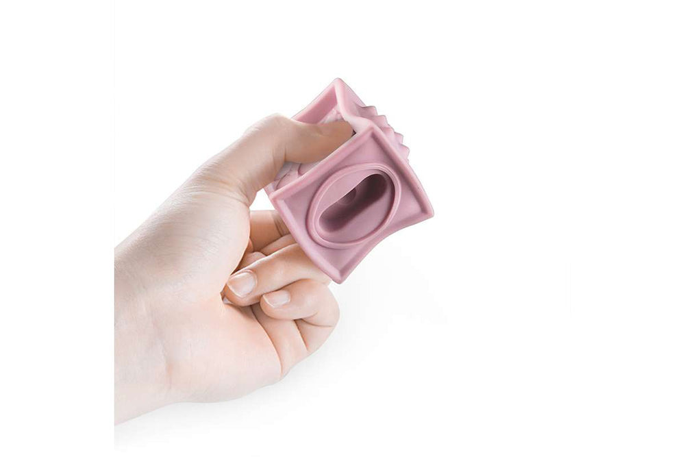 BabyToLove Moje prvé edukačné kocky – mäkké senzorické kocky pre rozvoj motoriky, 12ks