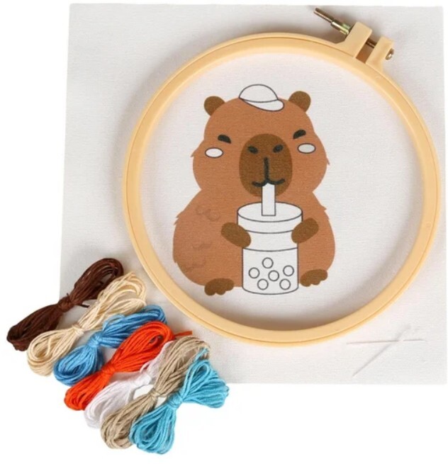 WOW BOX Kreatívna sada Vyšívanie - Kapibara s bublinkovým nápojom