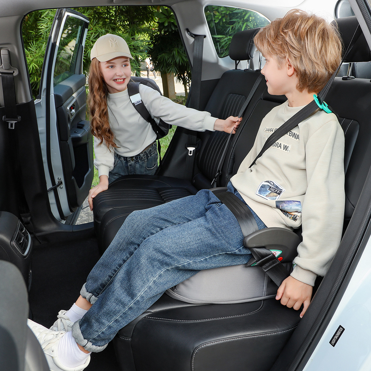 Trunki BoostApak Detský batoh s integrovanou detskou autosedačkou