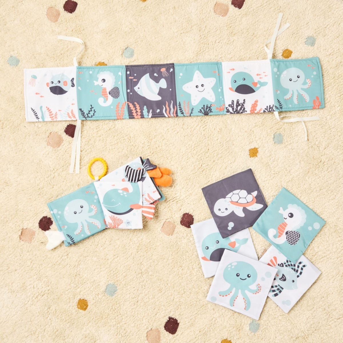 Miniland Kontrastná senzorická knižka – More