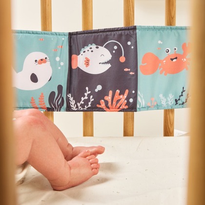 Miniland Kontrastná senzorická knižka – More