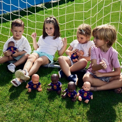 Miniland Realistická bábika FC Barcelona – Chlapček (Afričan), 21 cm