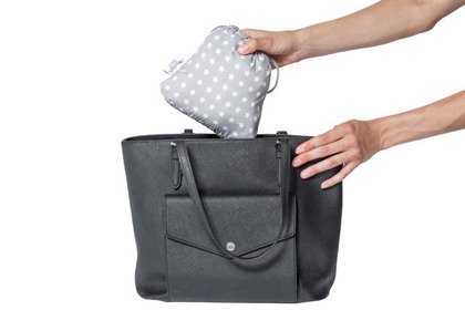 BabyToLove Nomade Stoff-Reisehochstuhl mit Bezug für die Rückenlehne – weiße Sterne