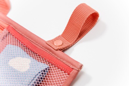 BabyToLove Tragbarer Organizer für das Kinderbett / Wickeltasche – rosa Glanz