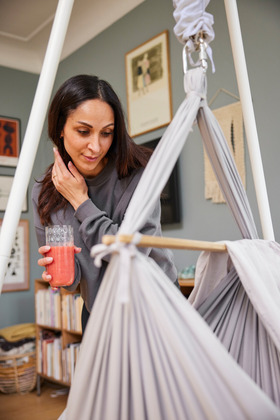 Membantu Premium Dvojitý hojdací vak pre dvojičky – Šedý