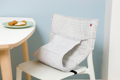 BabyToLove Nomade Stoff-Reisehochstuhl mit Bezug für die Rückenlehne – weiße Sterne