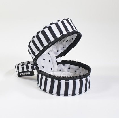 Miniland Varázslatos cumi tartó, fekete-fehér