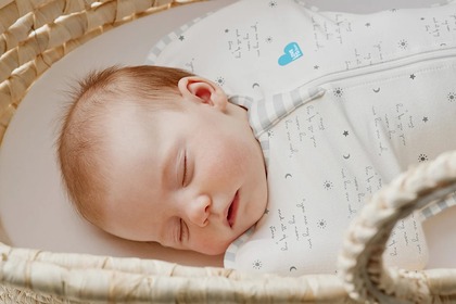 Love To Dream Swaddle UP - Größe XS - weiß, Aufdrucke STAGE1 - 0,2 TOG Original