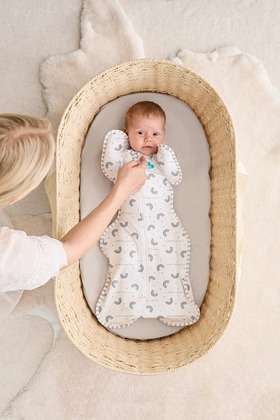 Love To Dream Swaddle UP, Wickeltuch, Größe S, weiße Regenbogen Phase 1 - 1 TOG Original