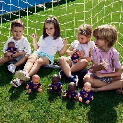 Miniland Realistická bábika FC Barcelona – Chlapček (Latinoameričan), 21 cm