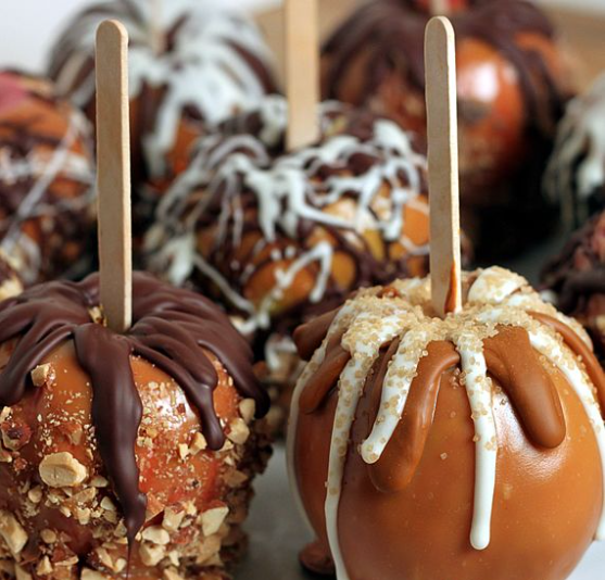 servírovanie halloweenských jabĺk