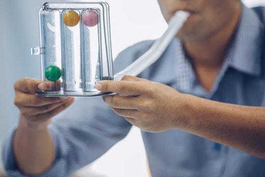 A spirometria egyszerű, nem invazív és otthon is elvégezhető kényelmesen.