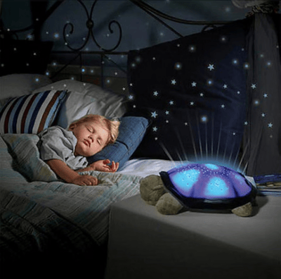 Ako detské svetielka a projektory premenia strašidelnú tmu na bezpečné útočisko.